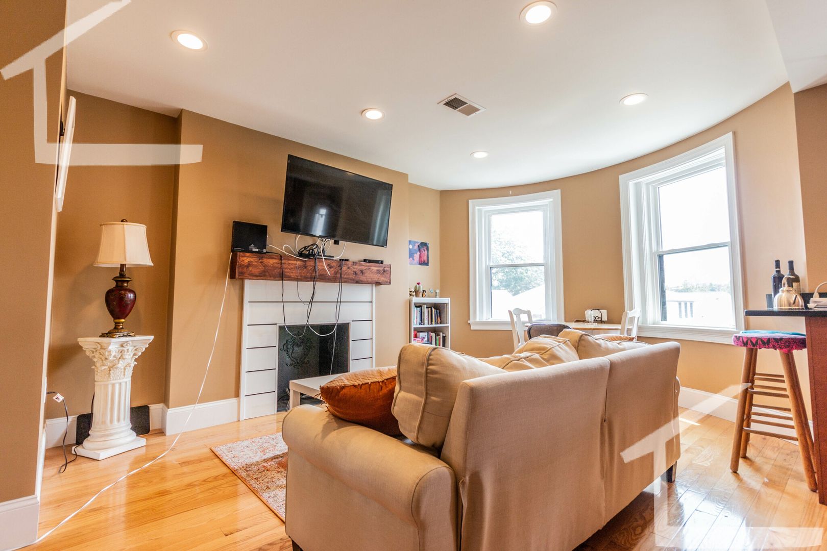 Brookline Townhome: 32 Linden St