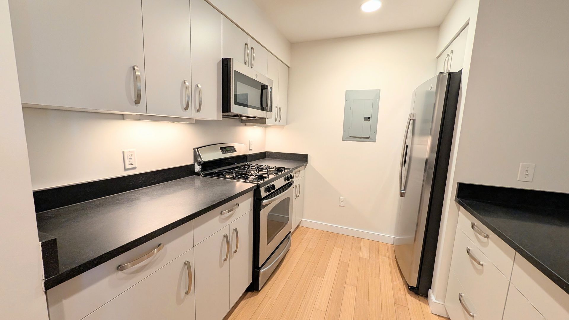 Boston Condo: 601 Albany St.