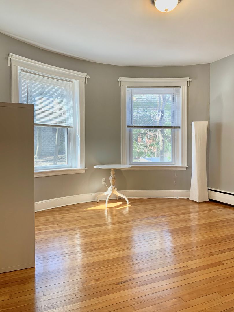 Brookline Condo: 170 Winthrop Rd