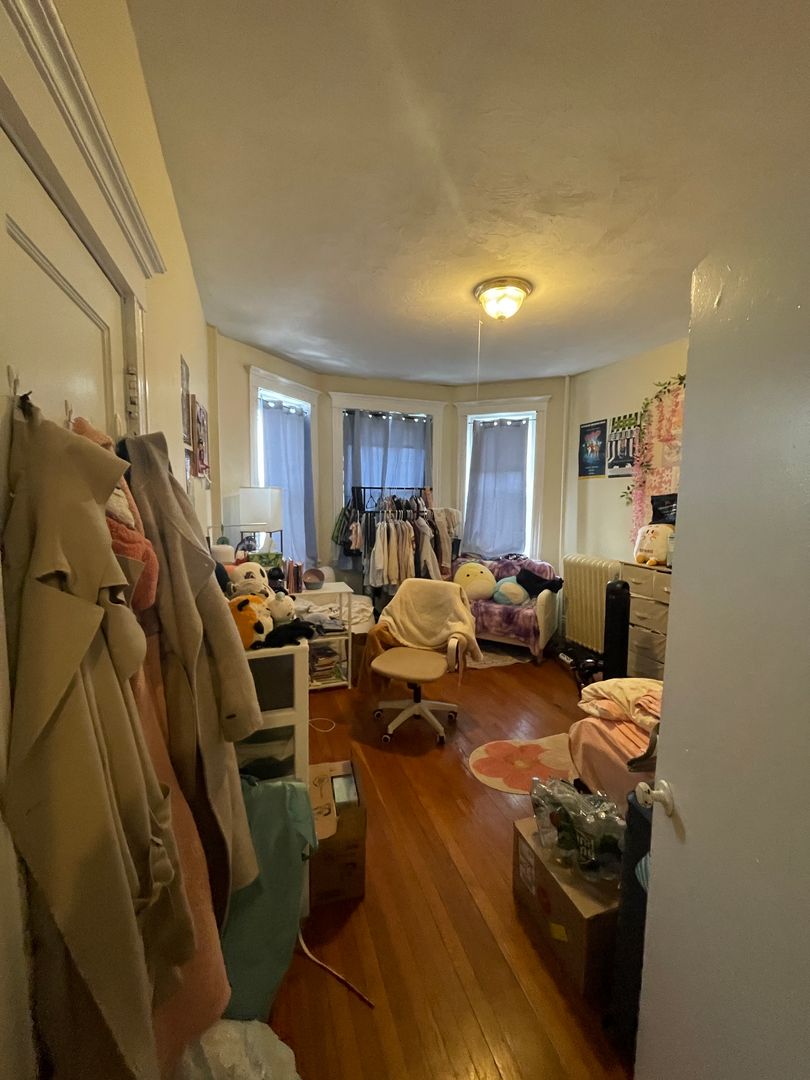 Boston House: 161 Kelton st