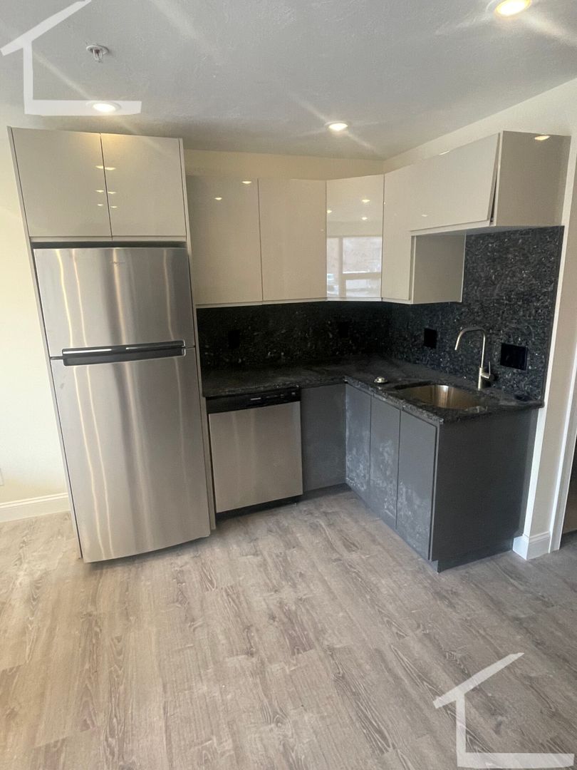 Boston Condo: 1028 Commonwealth Ave