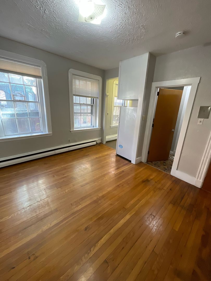 Boston House: 41 ANDERSON St