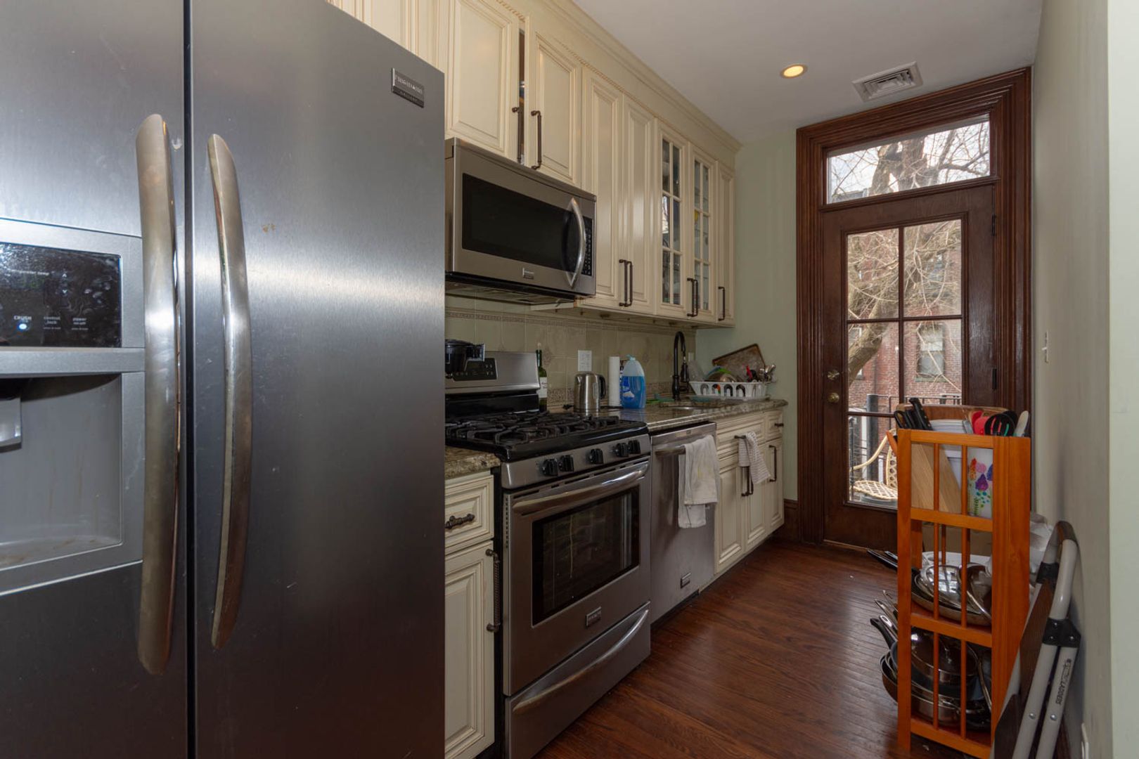 Boston House: 20 Worthington St