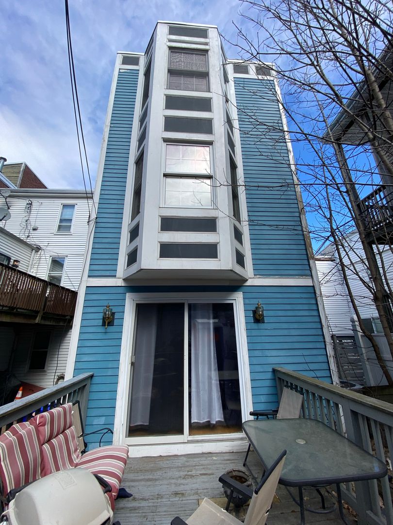 Boston (Southie) House: 2-241 W Third St