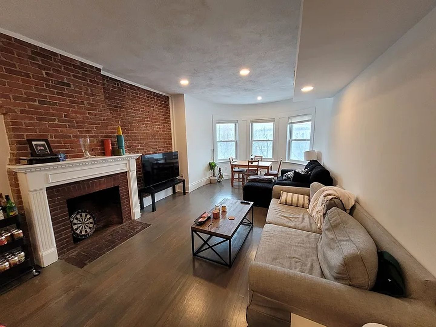 Brookline Condo: 1404 Beacon St