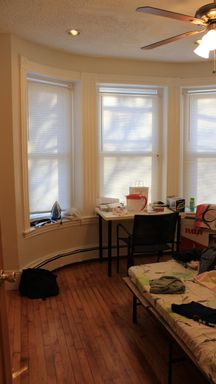 No Brokers Fee, Central Location, In-Unit Washer and Dryer, Private Porch – photo 1