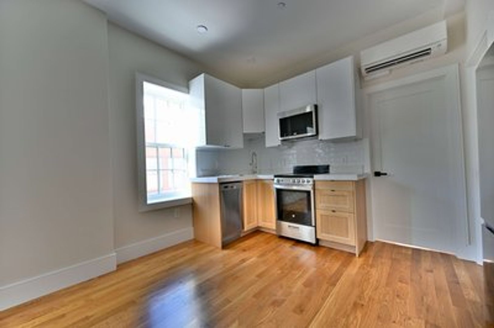 Boston Condo: 18 Winchester St