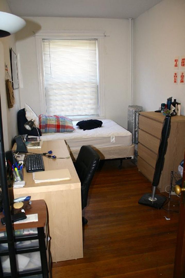 Boston House: 21 Saint Lukes Rd.