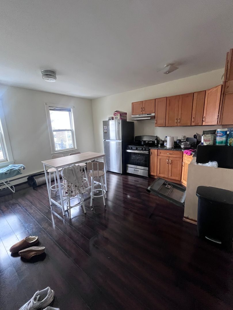 Boston House: 1581 Tremont Street