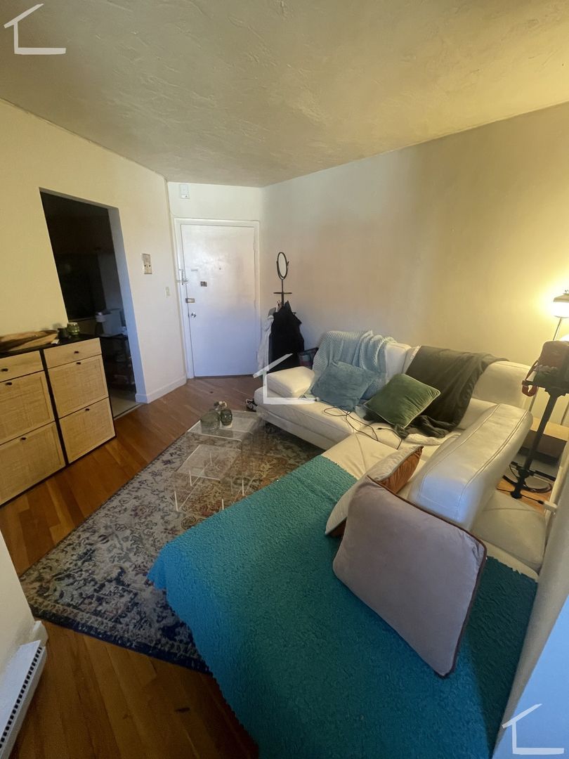 Boston House: 20 Armington St