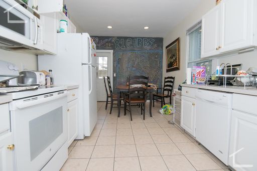 Large 5 Bedroom Apartment by BU Available for September 1st, 2026 – photo 1