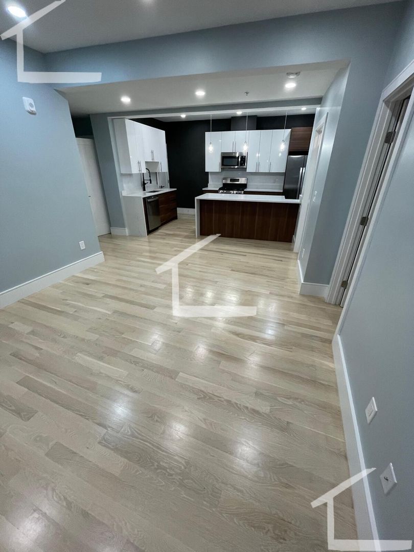 Brookline Condo: 7 University Rd.,