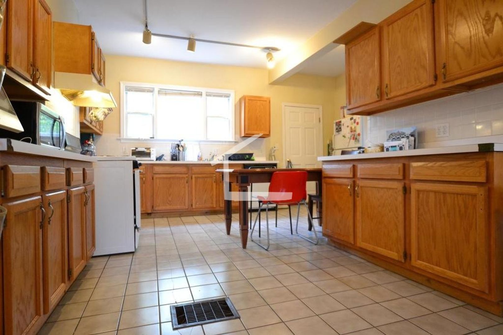 Brighton Condo: 10 Woodmont St