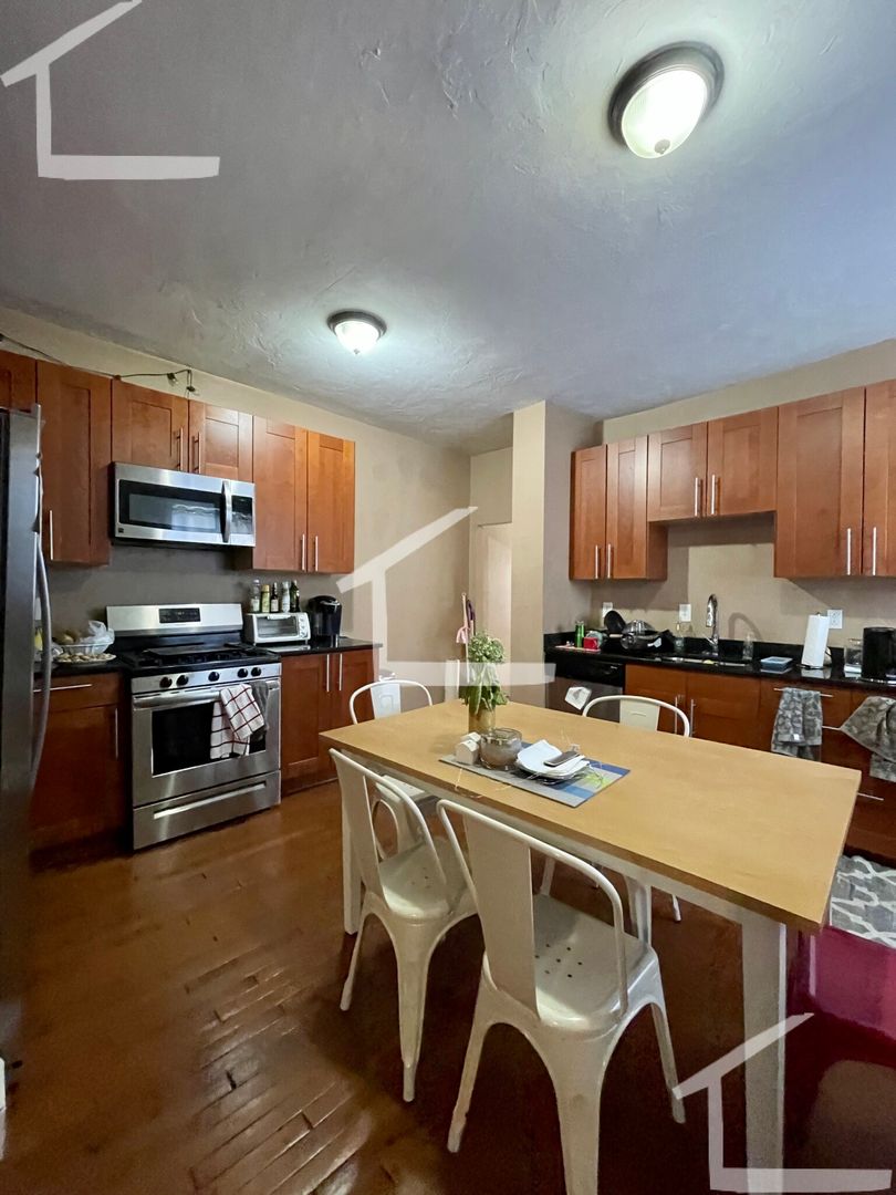 Boston Condo: 10 Glenville Ave.,
