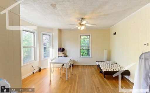 No Brokers Fee, Desirable BU Location, Walk to School, Wat-in Kitchen, Dishwasher, Deck, Laundry on a Site – photo 1