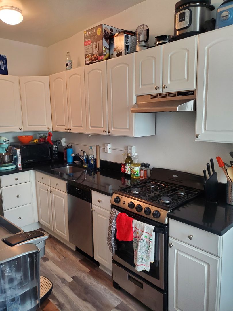 Boston House: 120 Brainerd Rd