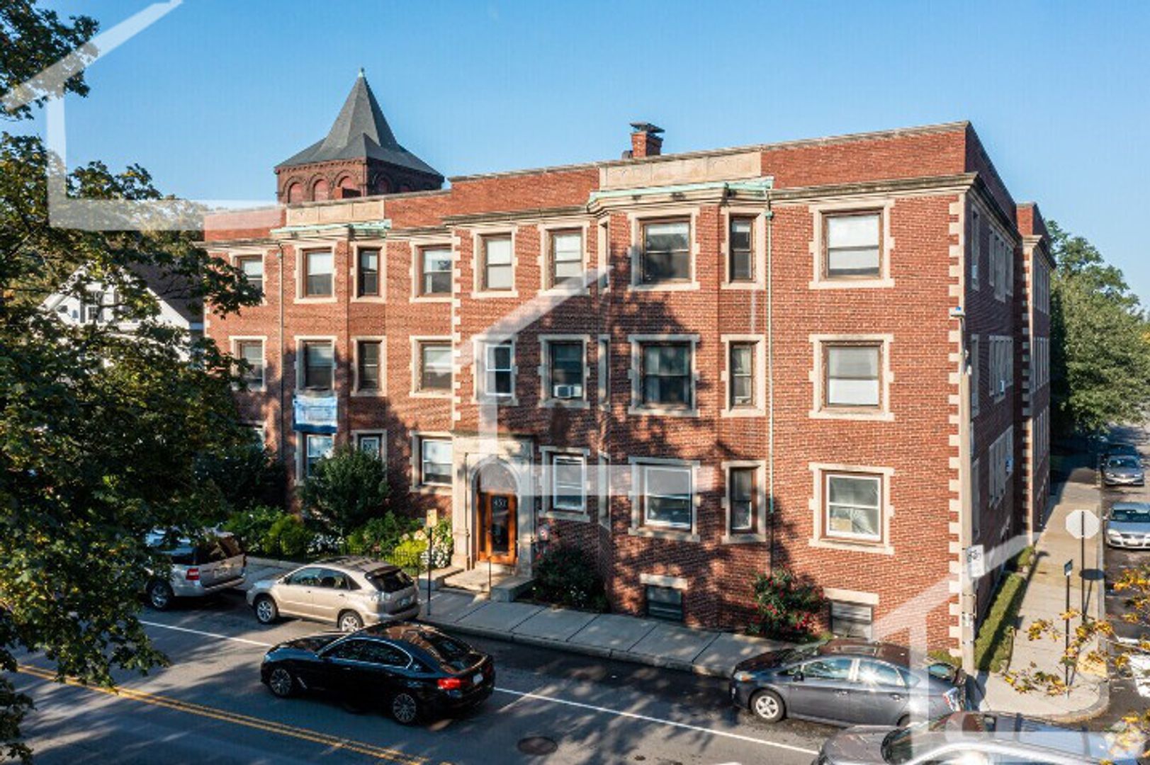 Newton House: 457B Centre St.