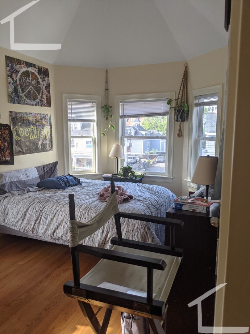 Boston Condo: 2 Sparhawk St.