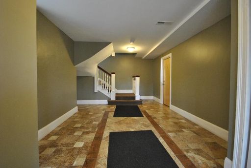 No Brokers Fee, Large Unit on Washington Sq. In-Unit Washer and Dryer, Central Heat/AC Large Bedrooms – photo 1