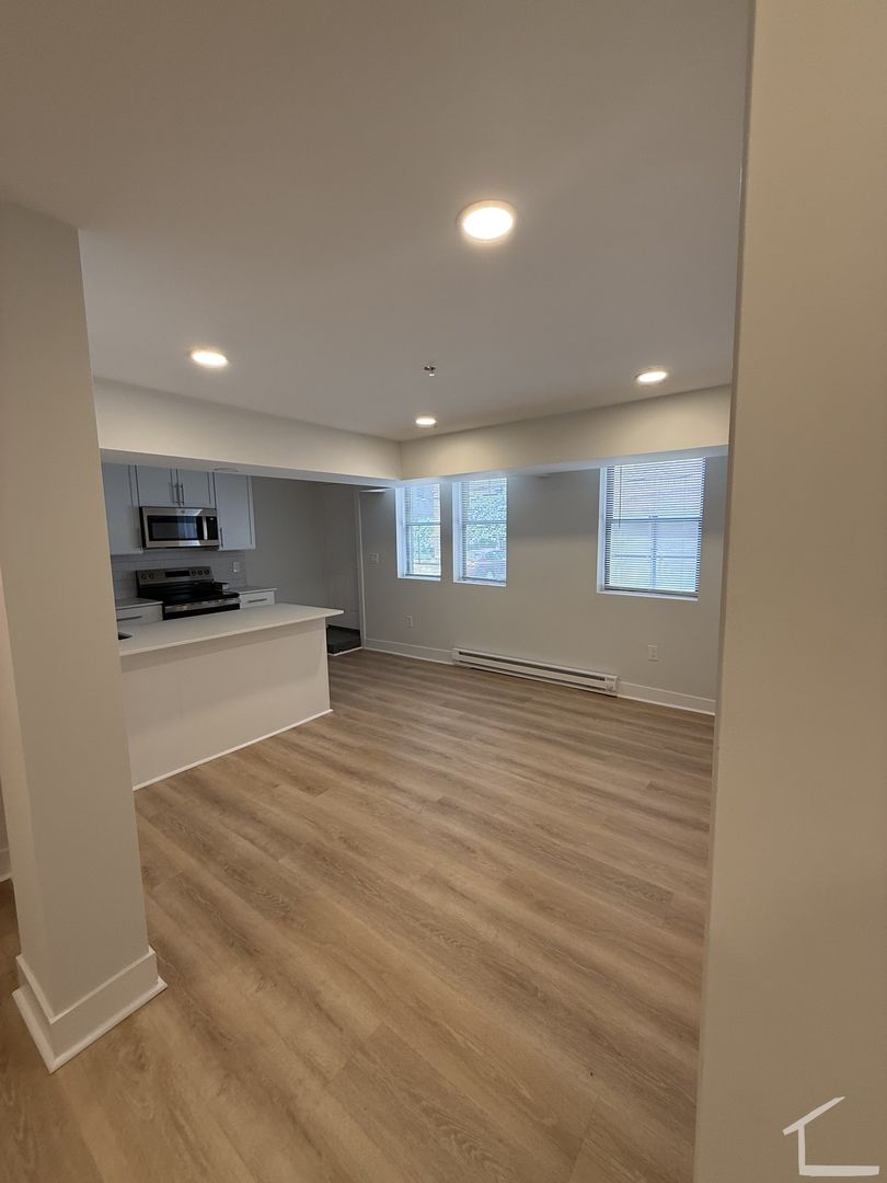 Boston Condo: 11 Queensberry St