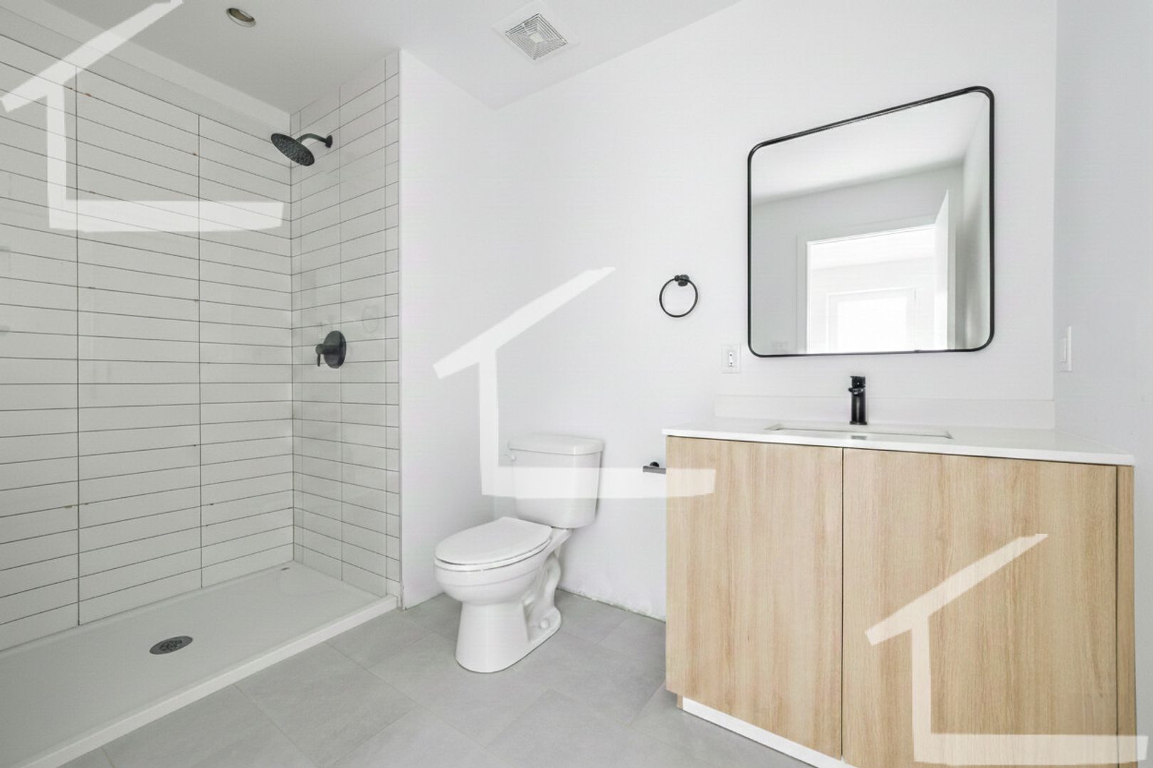 Boston Condo: 1035 Commonwealth Ave