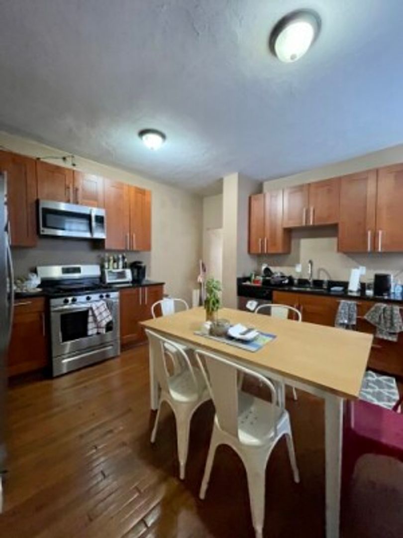 Boston Condo: 35 Glenville Ave