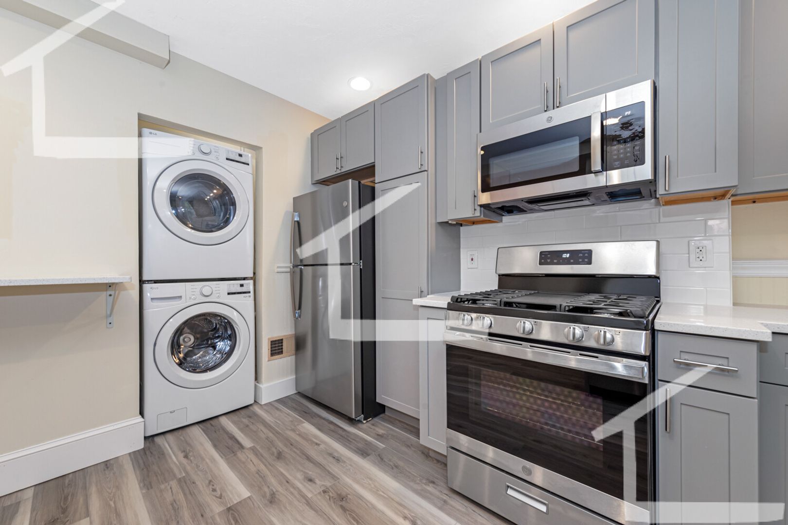 Boston Townhome: 44 Brackett St