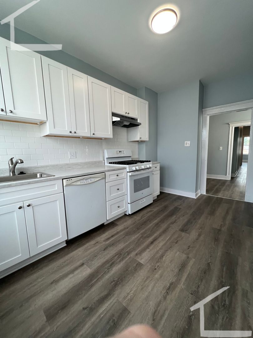 Boston House: 47 Hooker St