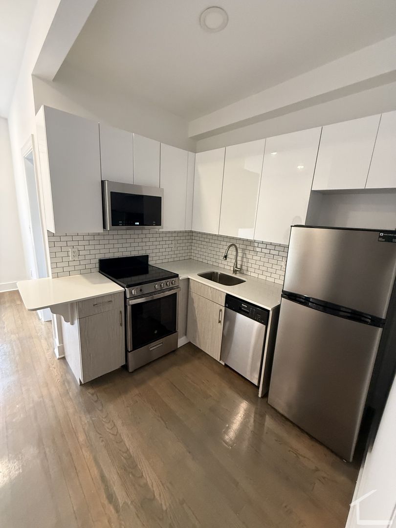 Boston Condo: 17 Queensberry St
