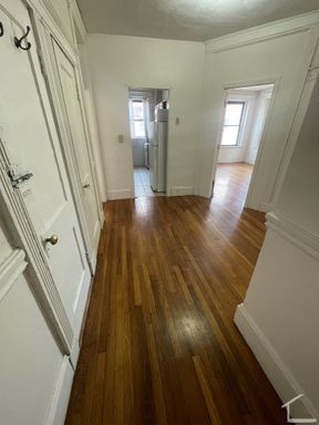 3 Bed 1 Bath on Commonwealth Ave (or 2 bed w/ Living Room)