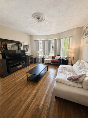 NO FEE! LOWER ALLSTON 5 BED/2 BATH W/ PARKING, WATER INCLUDED – photo 1