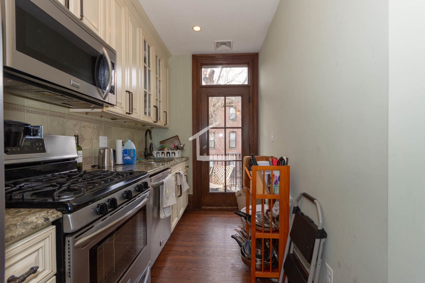 Fenway House: 1112 Boylston St