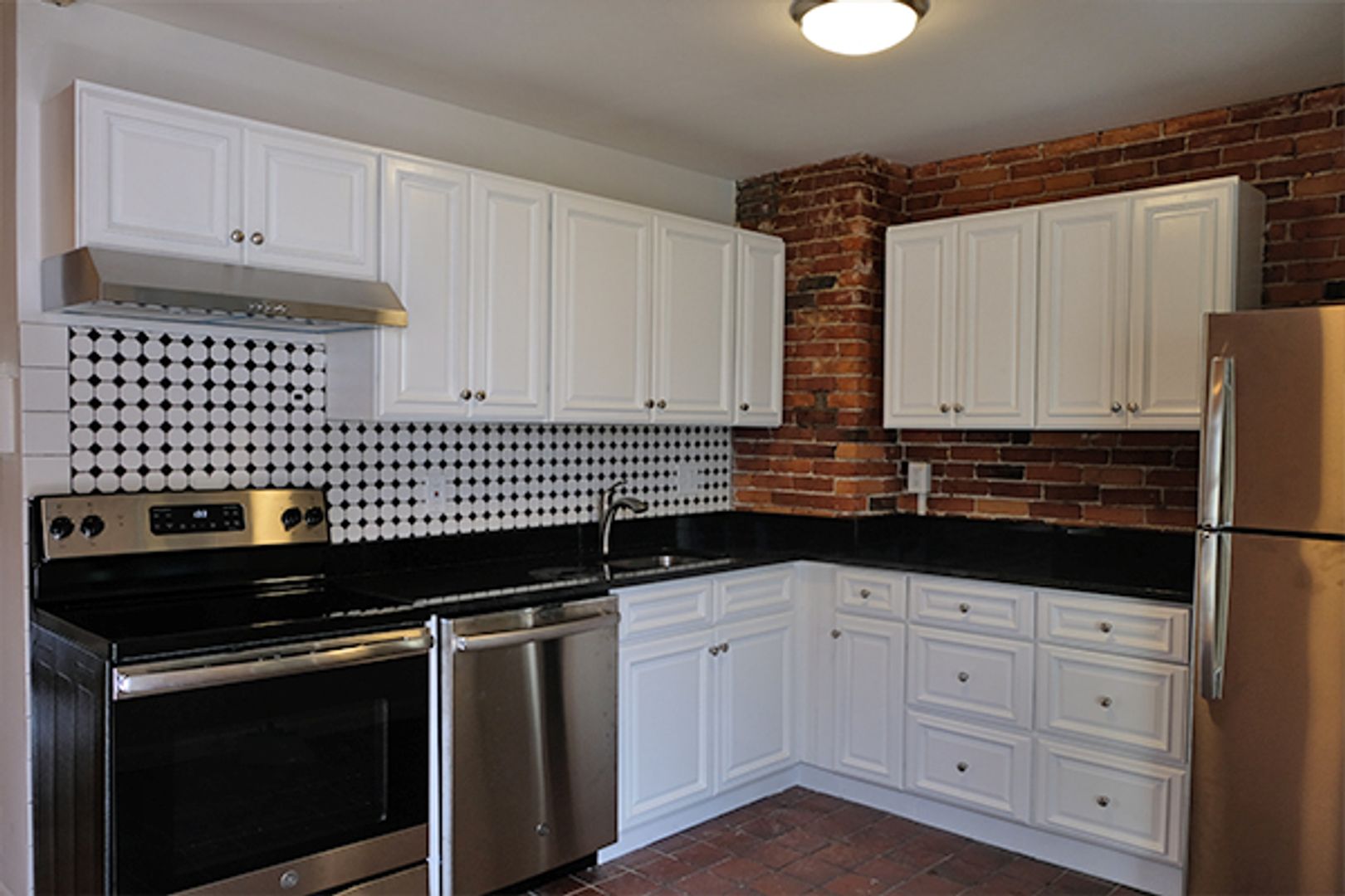 Somerville House: 162 Broodway
