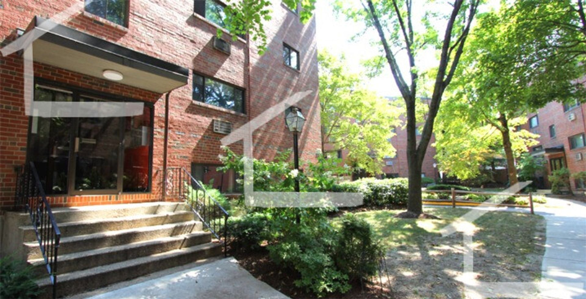 Watertown House: 20 Riverside St