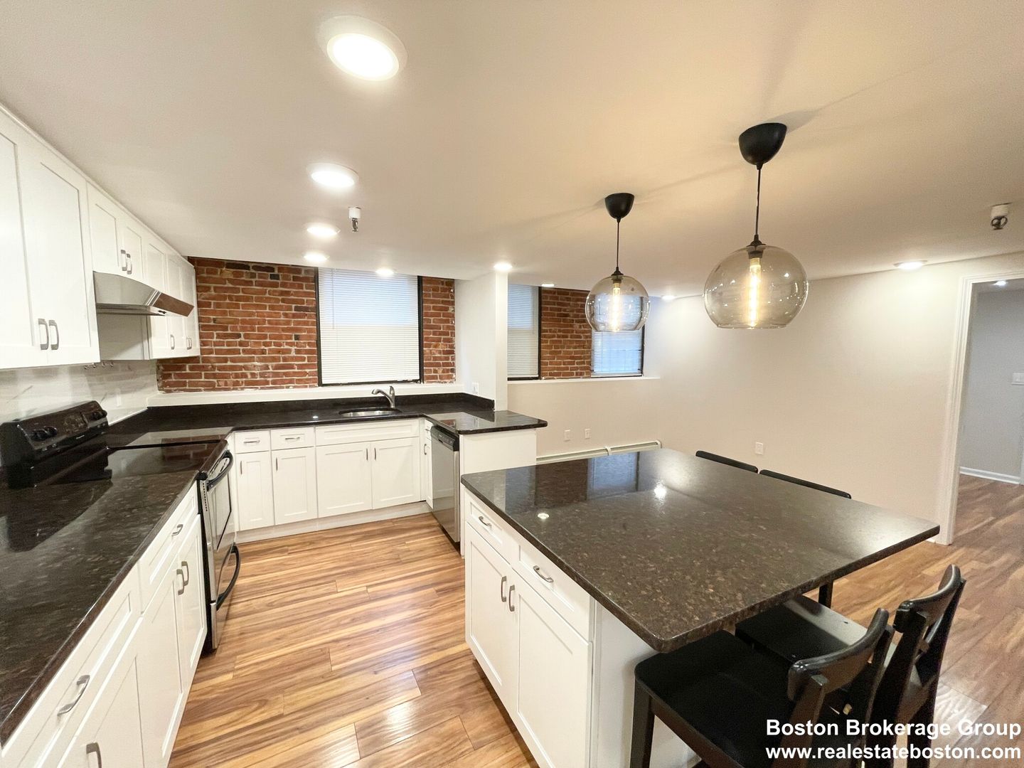Boston Condo: 39 Hemenway St