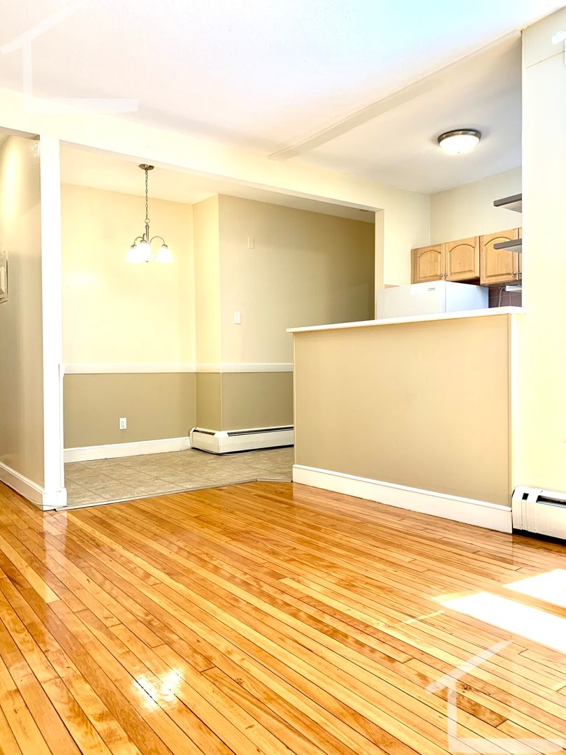 Brookline Townhome: 168 Winthrop Rd