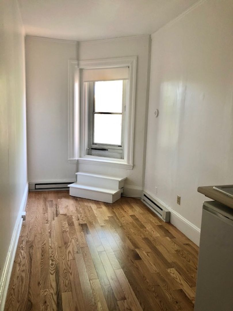 Boston House: 1061 Beacon St