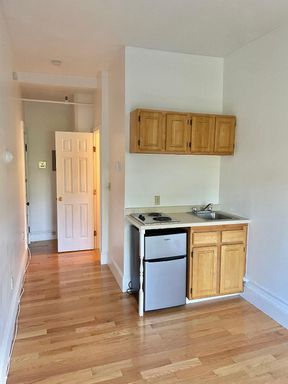 Just enough space in Brookline - Studio – photo 1