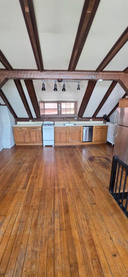 Boston Condo: 1 Champney Pl.