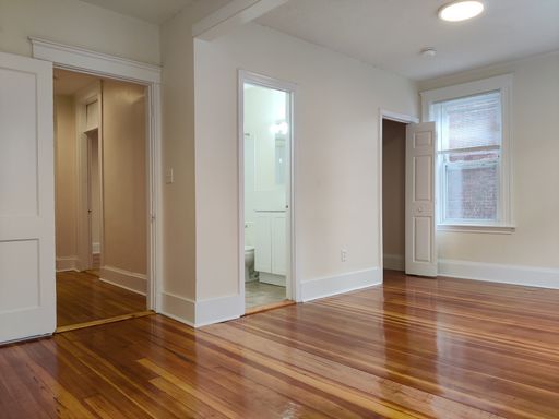 No Brokers Fee,Large Renovated Unit, Heat, Hot Water Included, Convenient Location, Laundry on a Site – photo 1