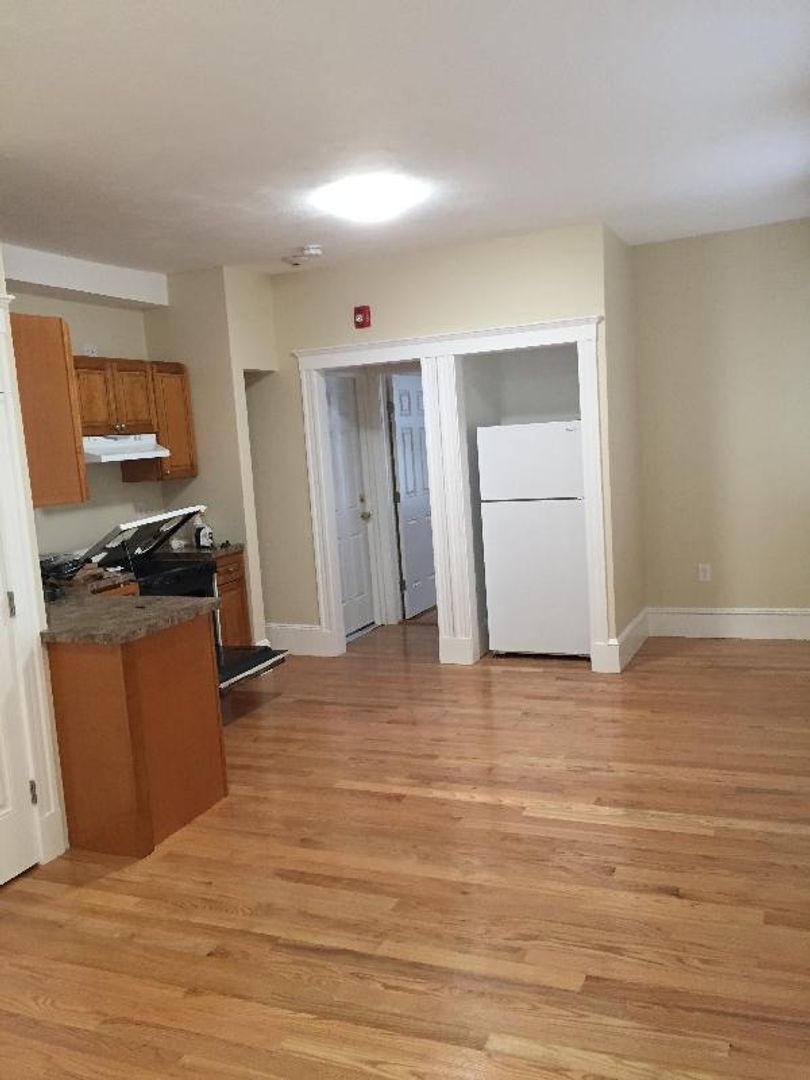Boston Condo: 887 Huntington Ave
