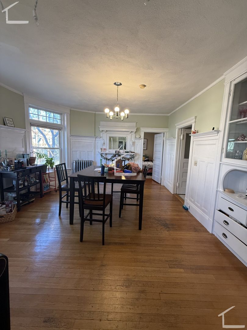 Brookline Condo: 1885 Beacon St
