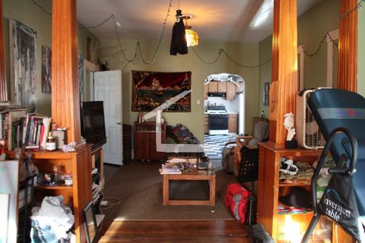 Large Unit in Allston, Eat-in Kitchen, Laundry, Parking – photo 1
