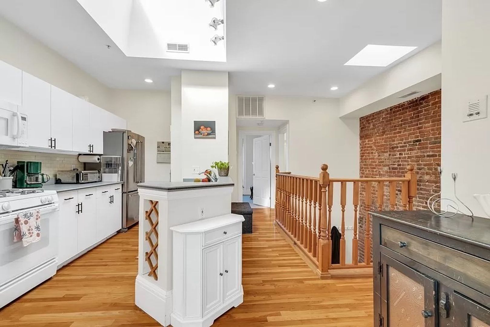 Boston Townhome: 183 Saint Botolph St