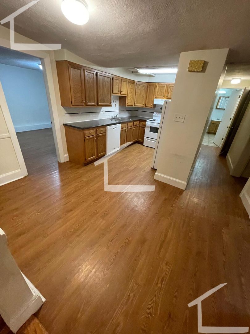Brookline Condo: 33 LANCASTER TERRACE