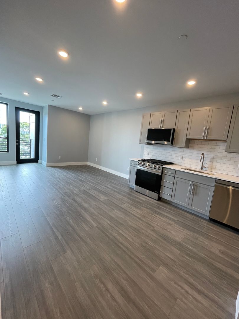 Boston Condo: 384 Western Ave