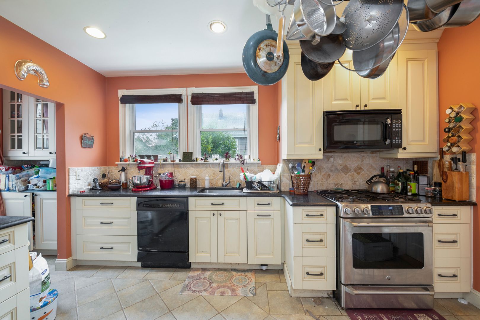 Boston House: 49 Bennett St