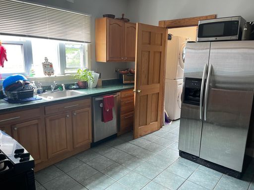 No Brokers Fee, In-Unit Washer and Dryer, Parking Included, Over 2000s.f. – photo 1