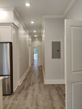 No Brokers Fee, No Security Deposit, In-Unit Washer and Dryer, Central Heat/AC, Heat, Parking Included – photo 1