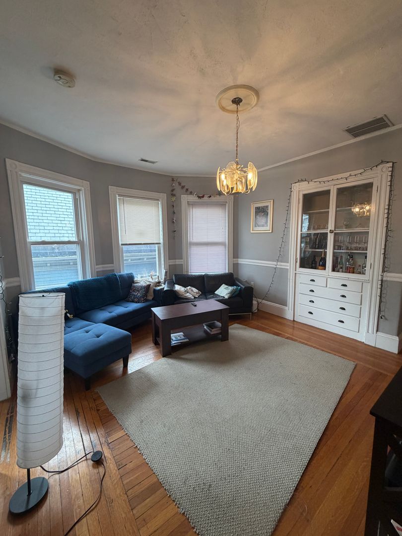 Mission Hill Condo: 122 Calumet St